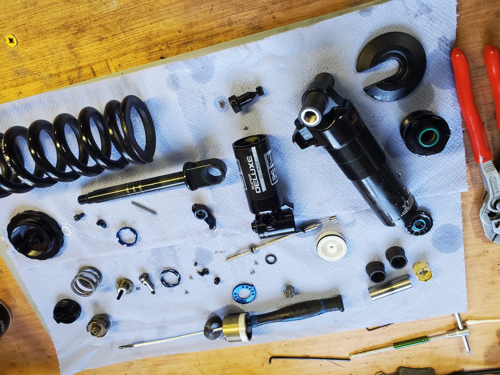 Multiple suspension services showing professional workshop